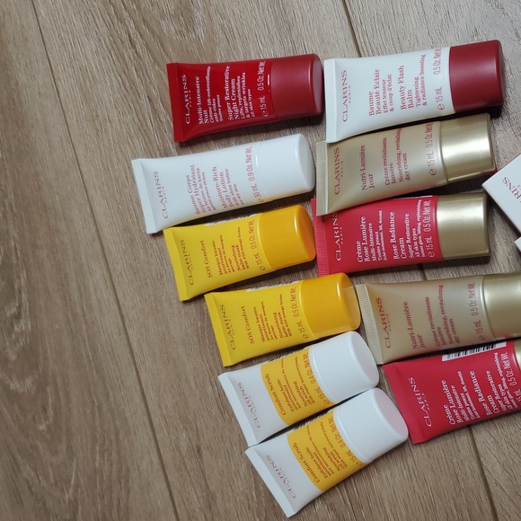 Clarins Skincare Set Travel Bundle Set - Picture 4 of 4